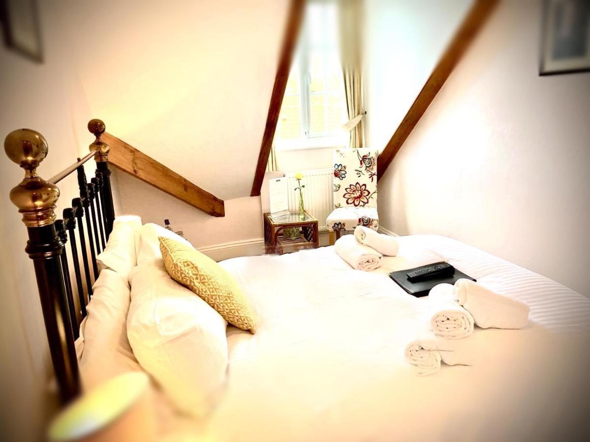 St. Raphael Guest House Йорк Экстерьер фото